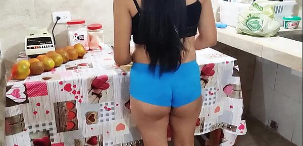 trendsMi Hermosa Hermanastra esta Cocinando en Licras muy Sexi Mini Short Cacheteros - Mi Hermano Tonto no Puede Resistirme a la Tentacion de mi Cuerpo